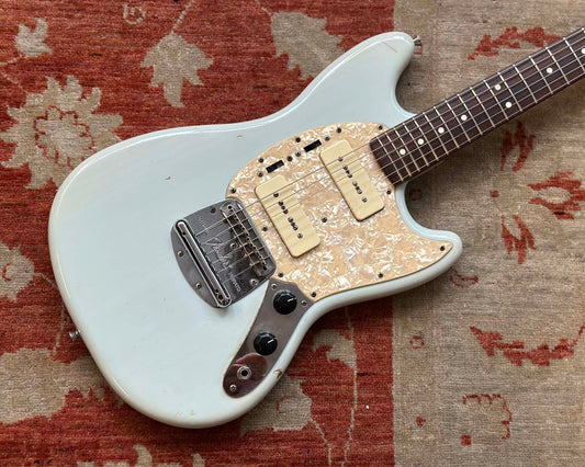 Fender Modern Player Mustang - Daphne Blue
