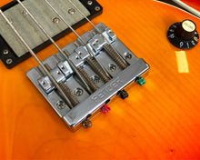 Load image into Gallery viewer, Fender Modern Player Starcaster Bass - Aged Cherry Burst
