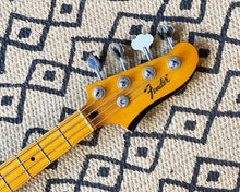 Load image into Gallery viewer, Fender Modern Player Starcaster Bass - Aged Cherry Burst
