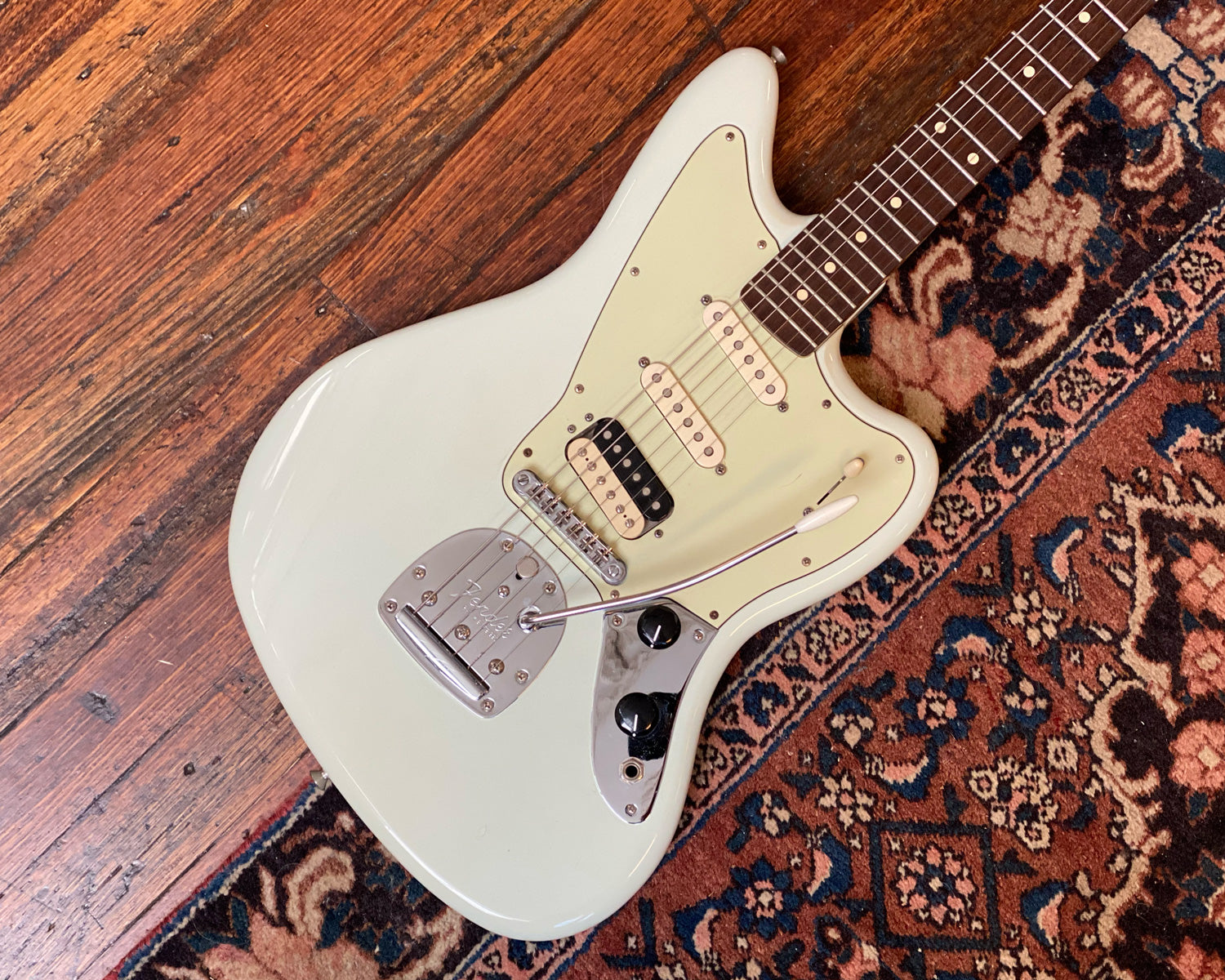 ジャガリロ Fender Jaguarillo 美品 室内のみの使用 ギターの話2