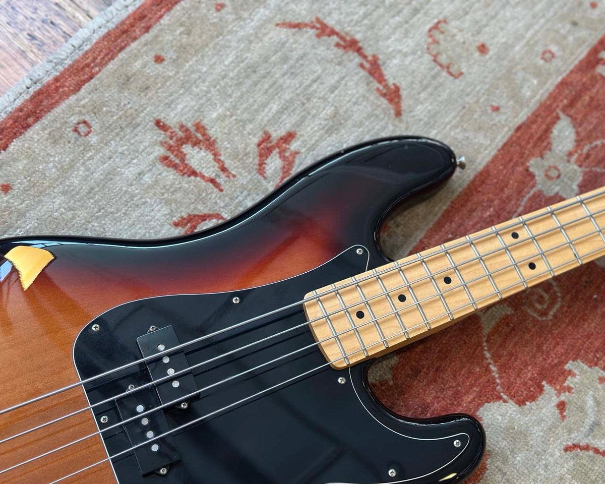 2018 Fender Player Precision Bass - Sunburst