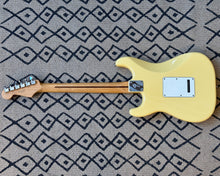 Load image into Gallery viewer, Fender Player Stratocaster HSS - Buttercream
