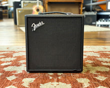 Load image into Gallery viewer, Fender Rumble LT25 Bass Combo
