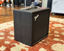 Load image into Gallery viewer, Fender Rumble LT25 Bass Combo
