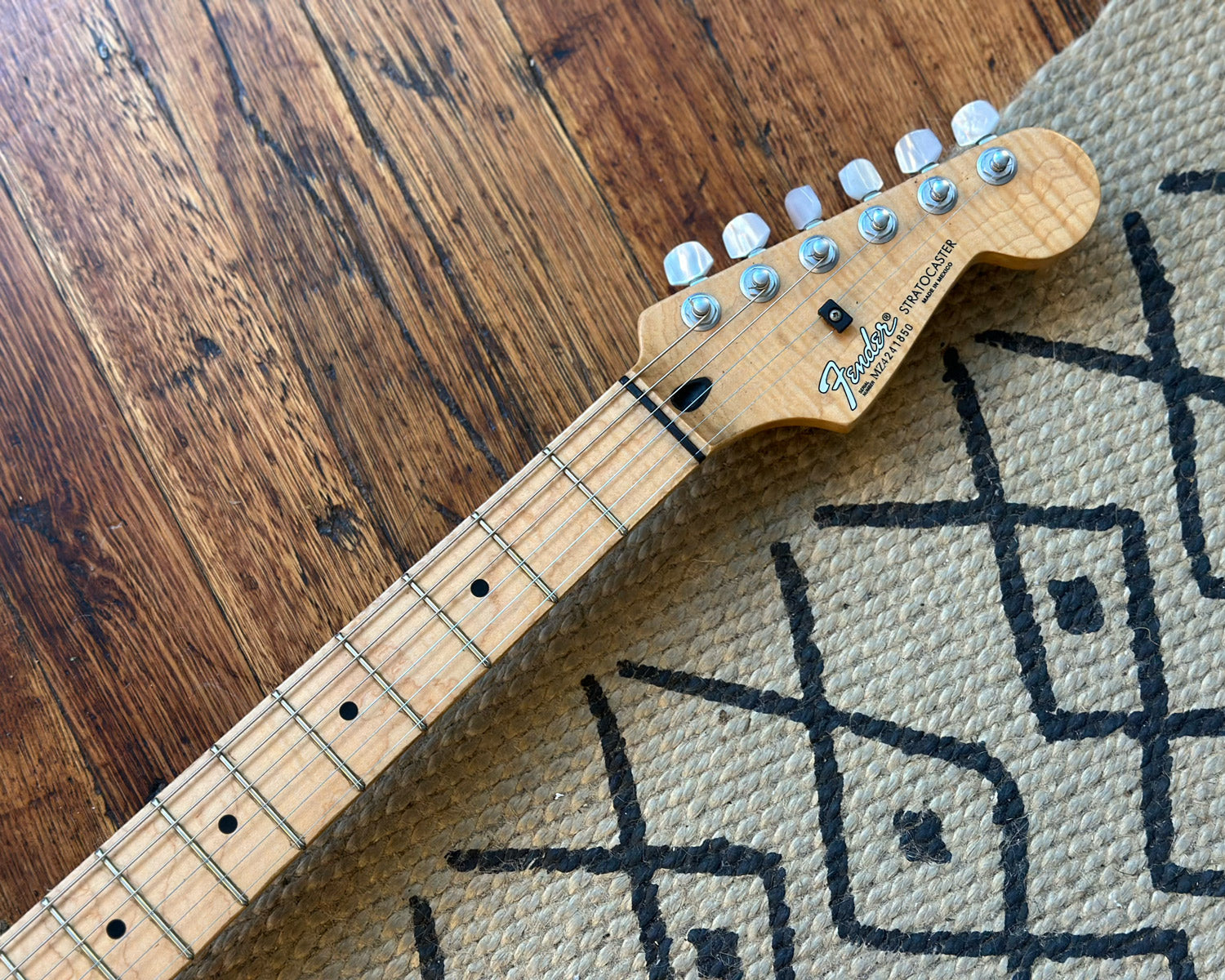 Fender メキシコ　Stratocaster FENDER MEXICO / Deluxe Stratocaster Black – Ishibashi Music