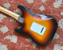 Load image into Gallery viewer, Fender Stratocaster Plus - Sunburst
