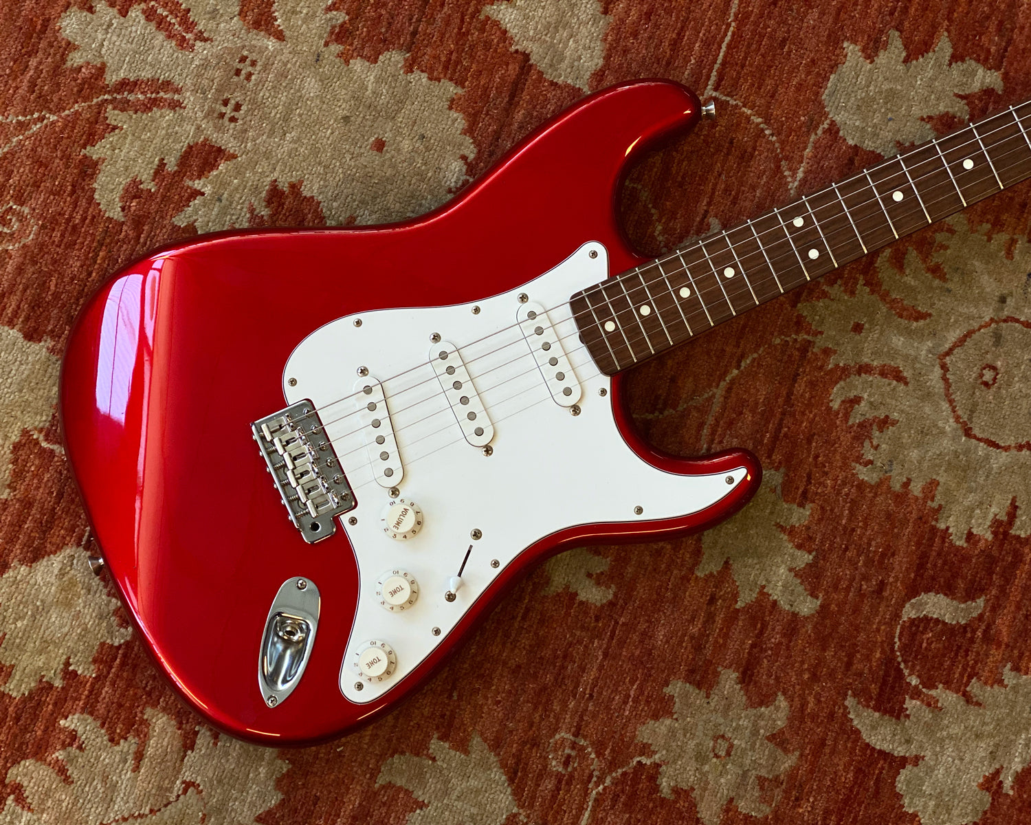 Fender Japan ST-45 Stratocaster メタリックレッド Fender Japan ST-45 Stratocaster メタリックレッド Fender