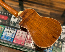 Load image into Gallery viewer, Fender Ukulele Mino&#39;Aka Koa CE w/ Tweed HSC
