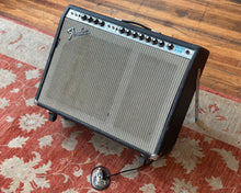 Load image into Gallery viewer, Fender Vibrosonic Reverb 100 Watt 1x15&quot; Valve Combo
