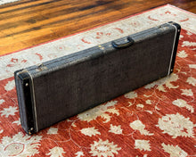 Load image into Gallery viewer, Fender Victoria Mustang Hardcase - 1960s
