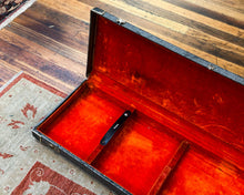 Load image into Gallery viewer, Fender Victoria Mustang Hardcase - 1960s
