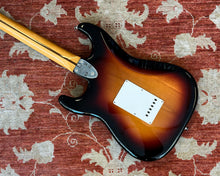Load image into Gallery viewer, Fender Vintera II 70s Stratocaster - 3-Colour Sunburst
