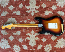 Load image into Gallery viewer, Fender Vintera II 70s Stratocaster - 3-Colour Sunburst
