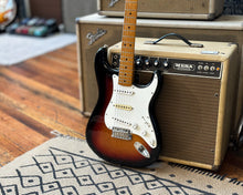 Load image into Gallery viewer, Fender Vintera II 70s Stratocaster - 3-Colour Sunburst
