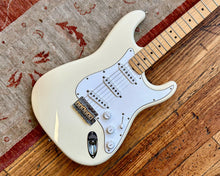 Load image into Gallery viewer, 2001 Fender &#39;68 Reverse Stratocaster Special - Olympic White
