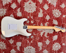 Load image into Gallery viewer, 2001 Fender &#39;68 Reverse Stratocaster Special - Olympic White
