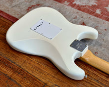 Load image into Gallery viewer, 2001 Fender &#39;68 Reverse Stratocaster Special - Olympic White
