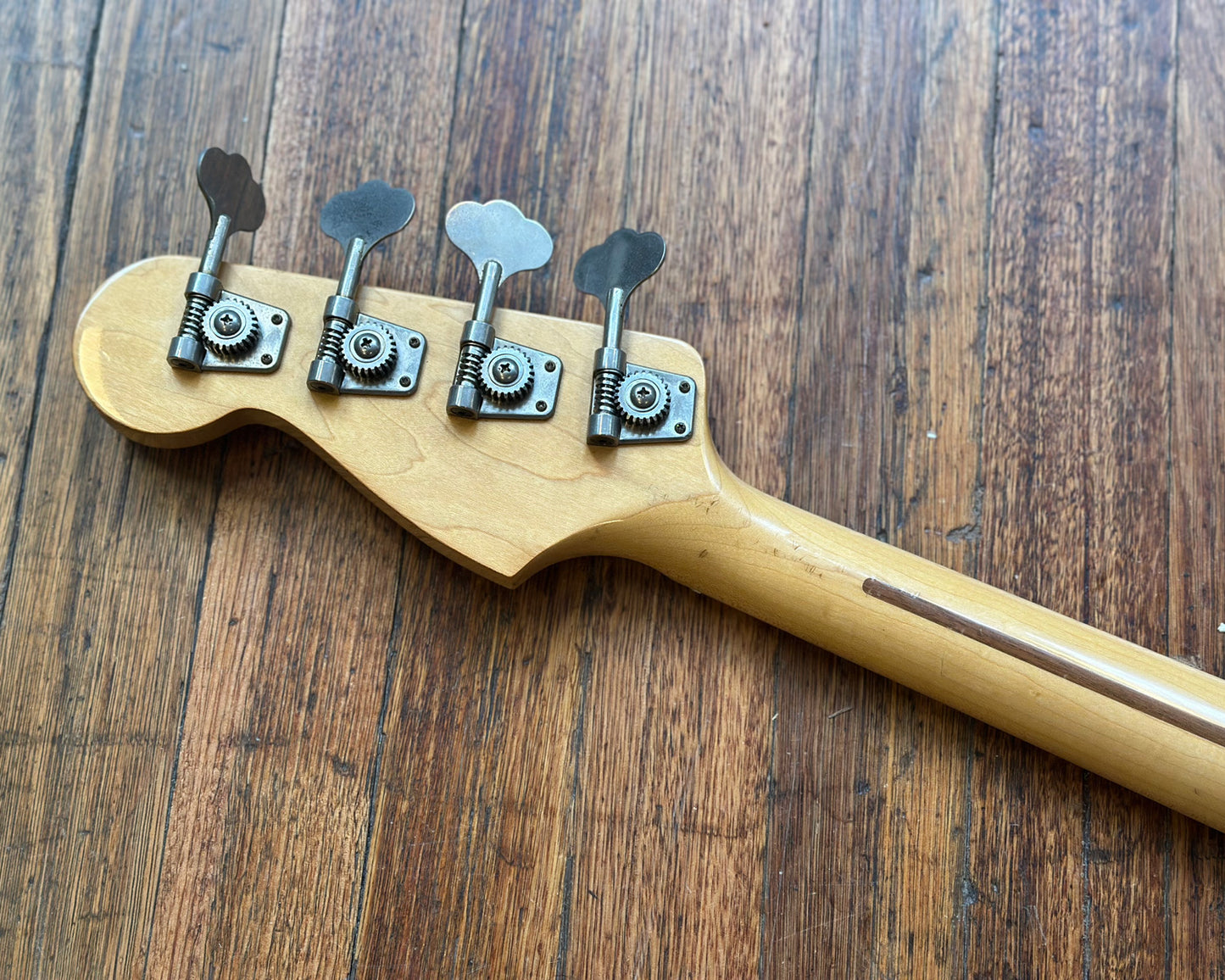 Fernandes FPB-55N Precision Bass Stone Logo