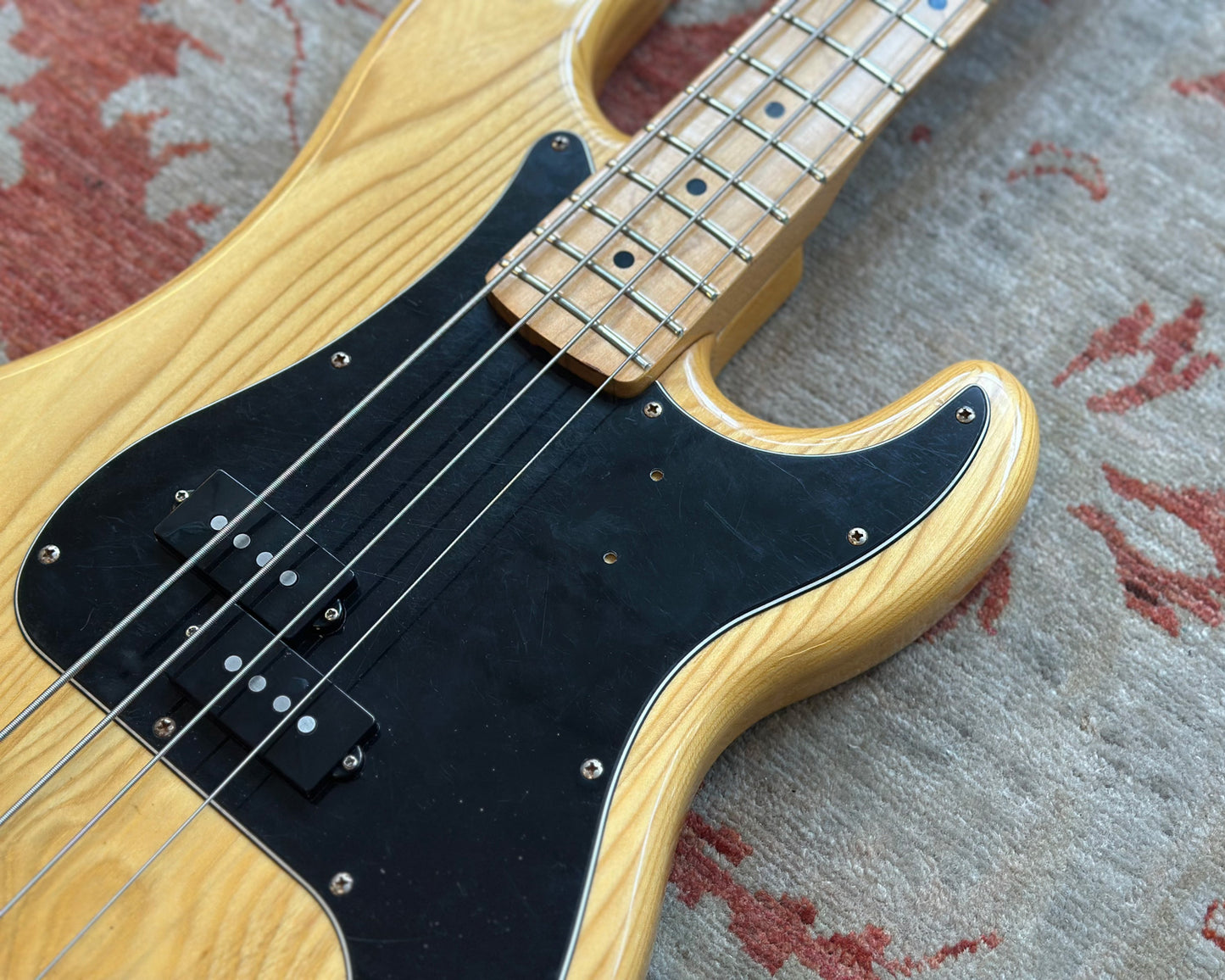 Fernandes FPB-55N Precision Bass Stone Logo
