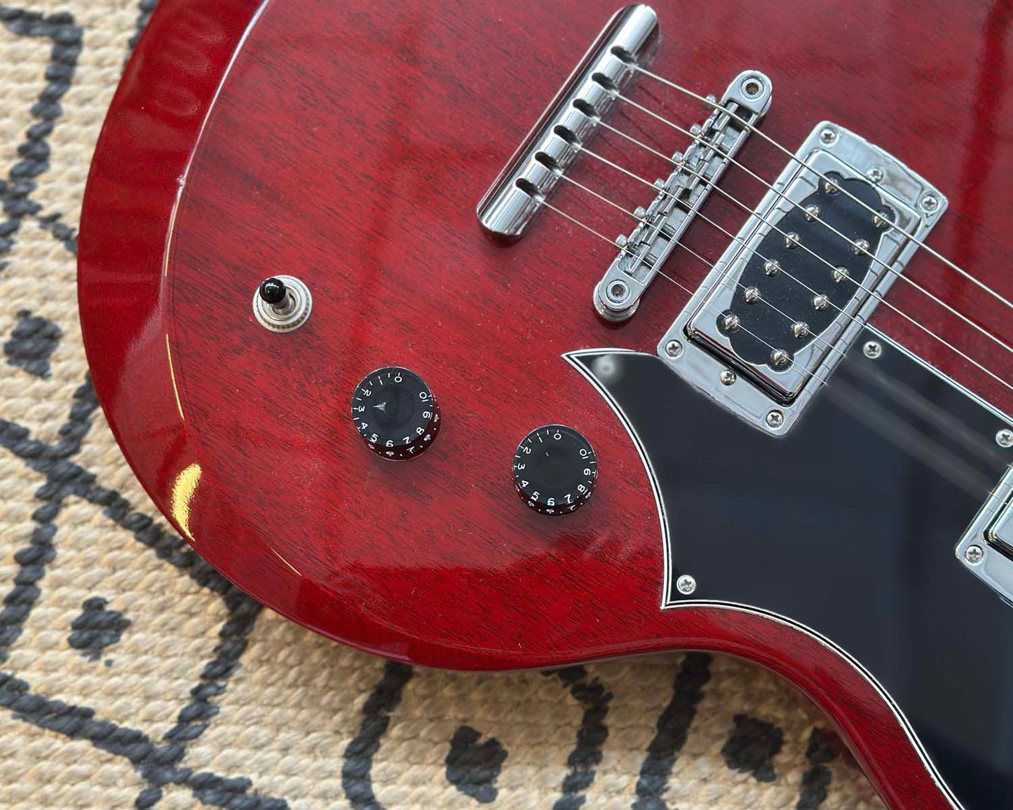 First Act Custom Shop Lola