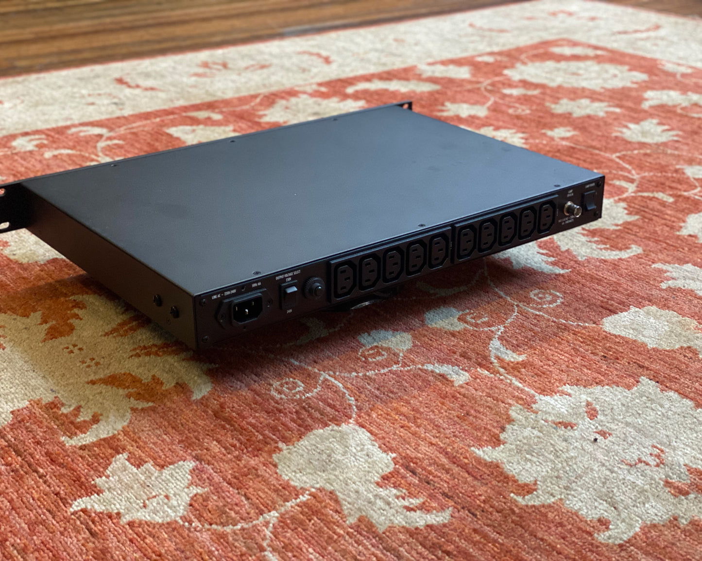 Furman P-1400 AR E 6A Prestige Voltage Regulator / Power Conditioner
