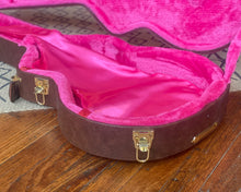Load image into Gallery viewer, Gator Deluxe Brown 335 Style Hardcase
