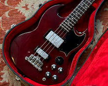 Load image into Gallery viewer, 1972 Gibson EB-3 - Cherry w/ OHSC (3.88kg / 8.55 lbs)
