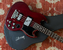 Load image into Gallery viewer, 1972 Gibson EB-3 - Cherry w/ OHSC (3.88kg / 8.55 lbs)
