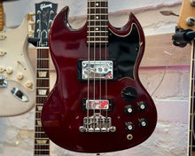 Load image into Gallery viewer, 1972 Gibson EB-3 - Cherry w/ OHSC (3.88kg / 8.55 lbs)
