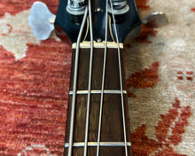 Load image into Gallery viewer, 1972 Gibson EB-3 - Cherry w/ OHSC (3.88kg / 8.55 lbs)
