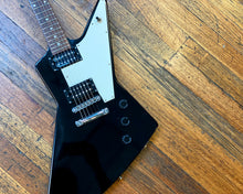 Load image into Gallery viewer, &#39;07 Gibson Explorer - Ebony w/ OHSC
