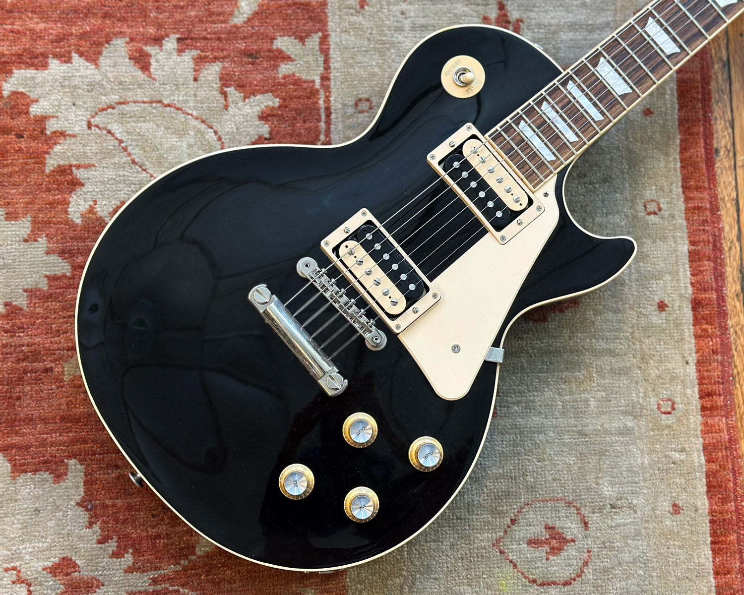 Gibson Les Paul Classic – Found Sound