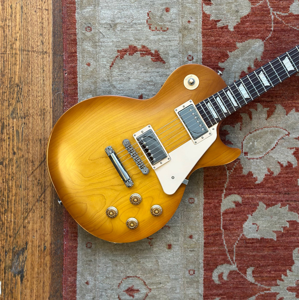 2021 Gibson Les Paul Tribute - Satin Honeyburst