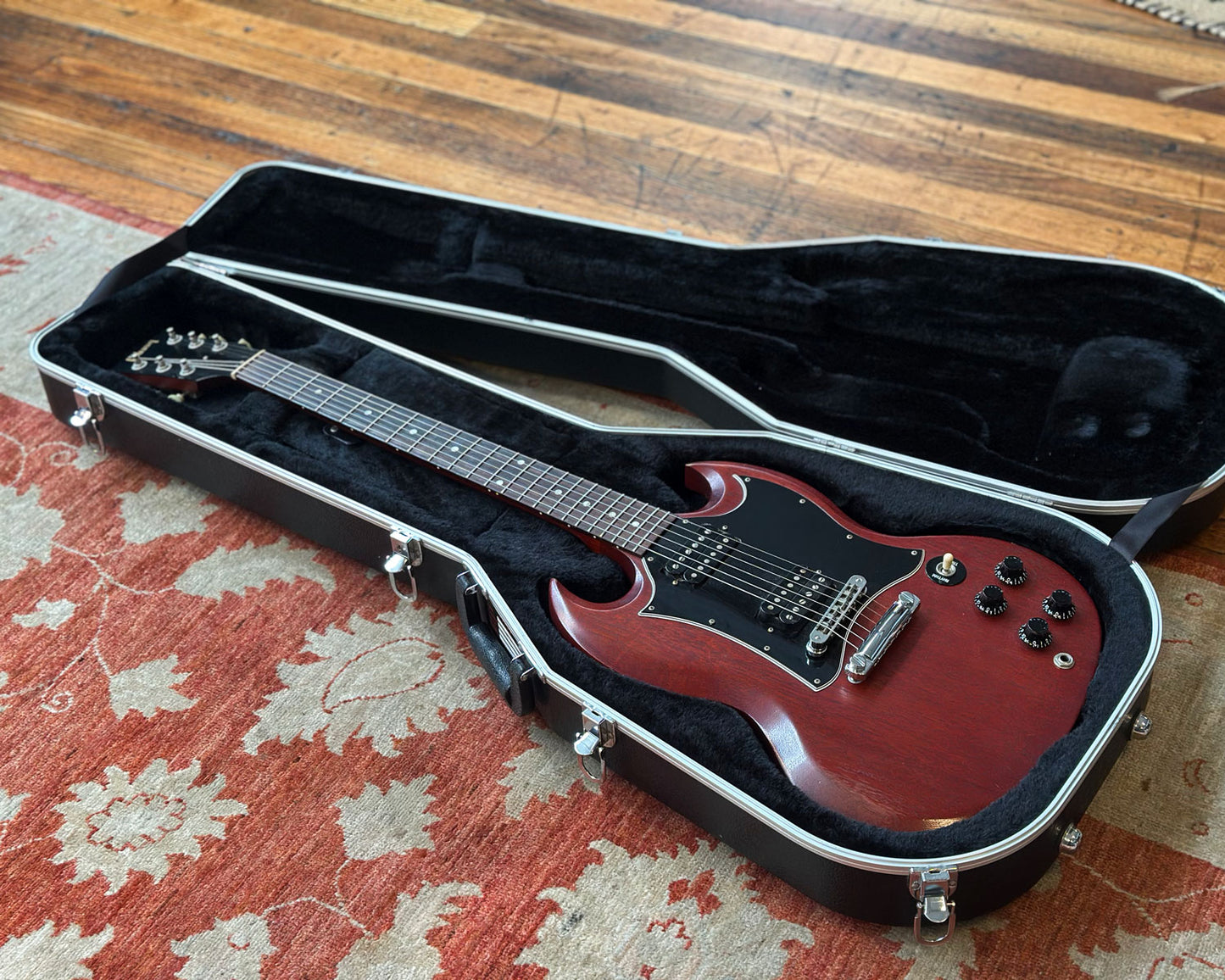 2009 Gibson SG Faded Cherry w/Gator Case