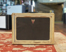 Load image into Gallery viewer, Goldentone 1756 Soloist 15 watt 2x8&quot; Valve Combo Amplifier
