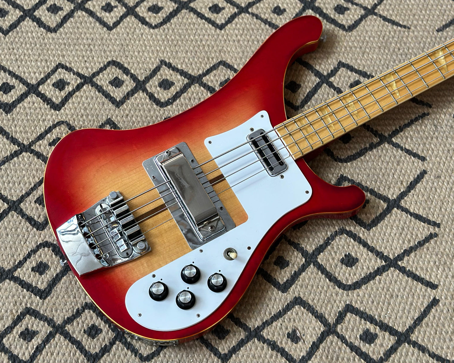 Rickenbacker 4001C64風モディファイ Greco RB800