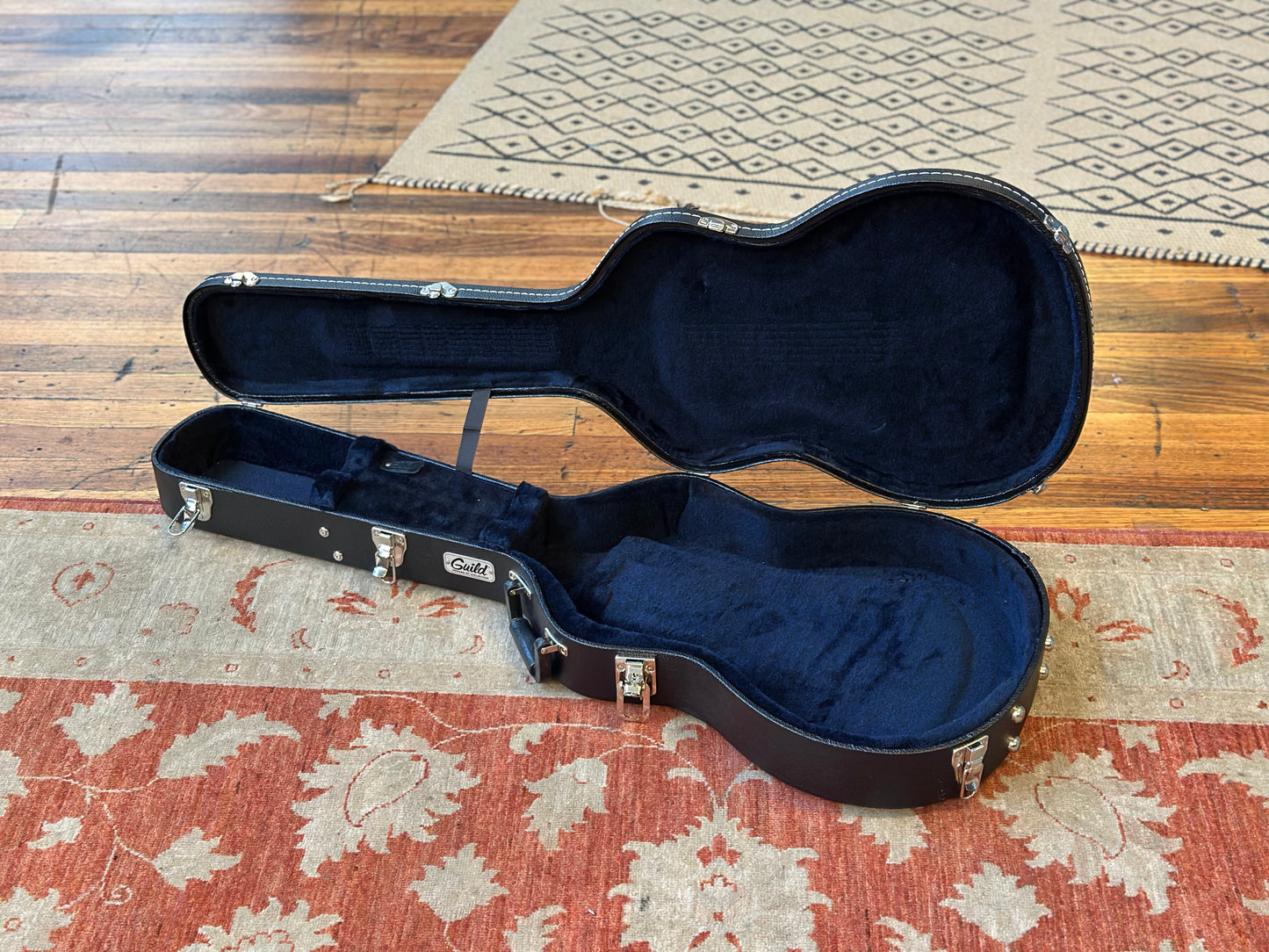 Guild Deluxe Electric Guitar Wood Case