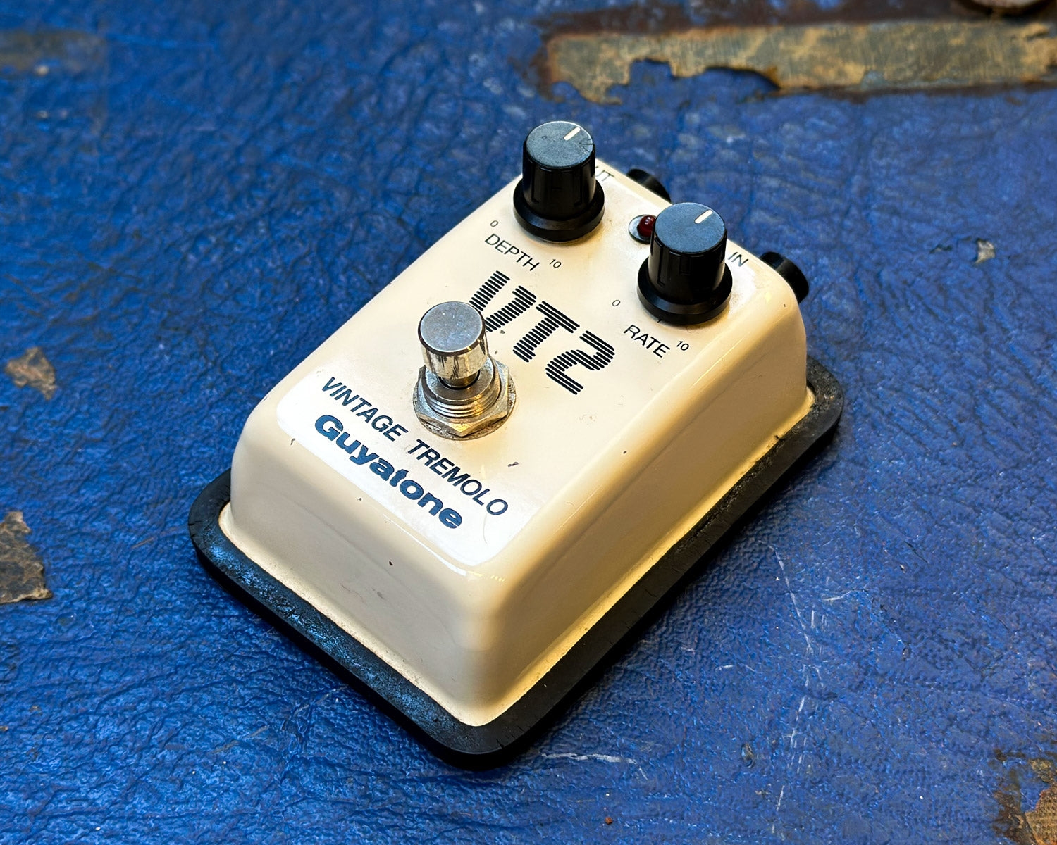 GUYATONE VINTAGE TREMOLO VT2 とアダプター AC2