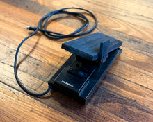 Load image into Gallery viewer, Hammond EXP-100F Expression Pedal
