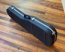 Load image into Gallery viewer, Hiscox LITEFLITE Stratocaster Case
