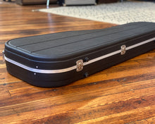 Load image into Gallery viewer, Hiscox LITEFLITE Stratocaster Case
