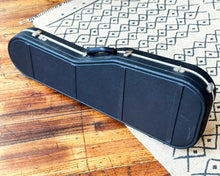 Load image into Gallery viewer, Hiscox Pro-II Stratocaster / Telecaster Case
