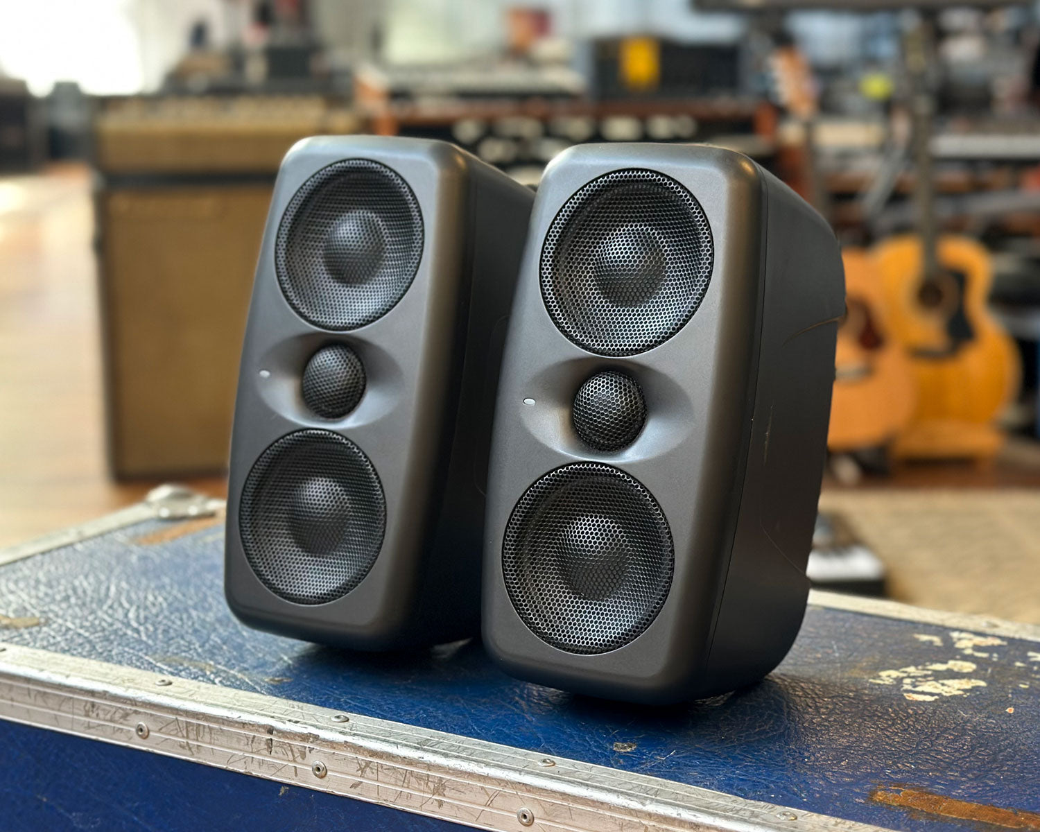 IK Multimedia iLoud MTM (Pair) – Found Sound