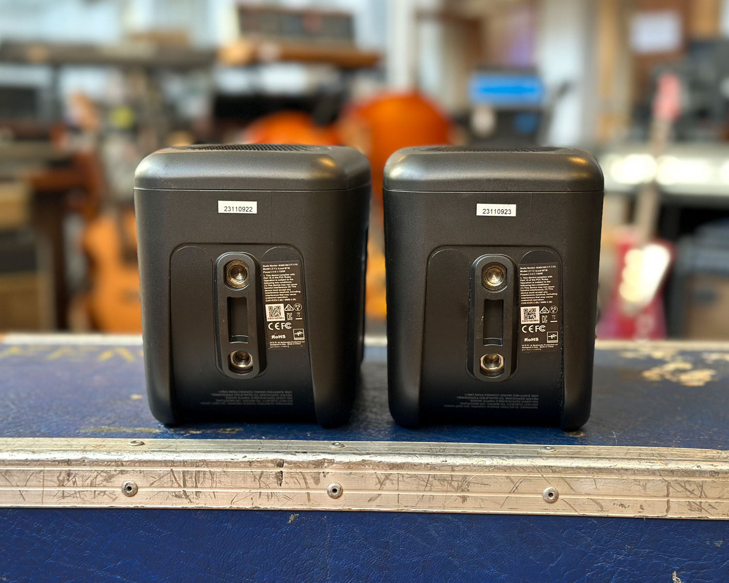 IK Multimedia iLoud MTM (Pair) – Found Sound