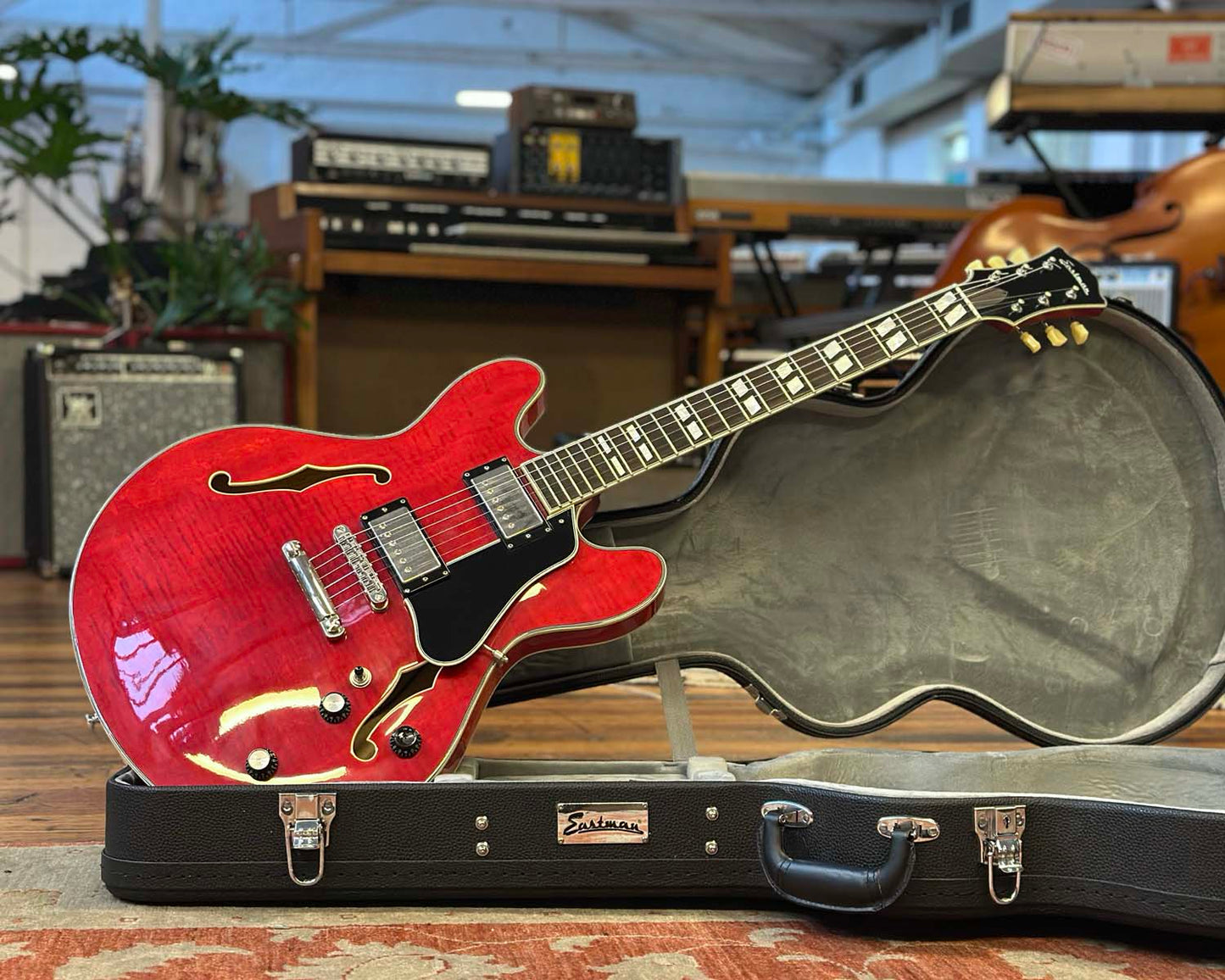 Eastman T486-RD Semi-Hollow Electric w/OHSC