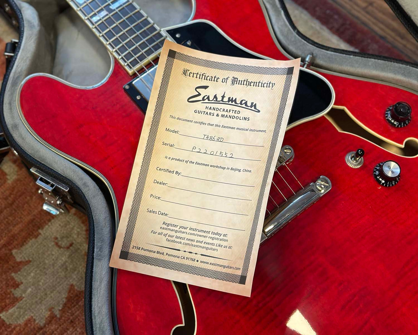 Eastman T486-RD Semi-Hollow Electric w/OHSC