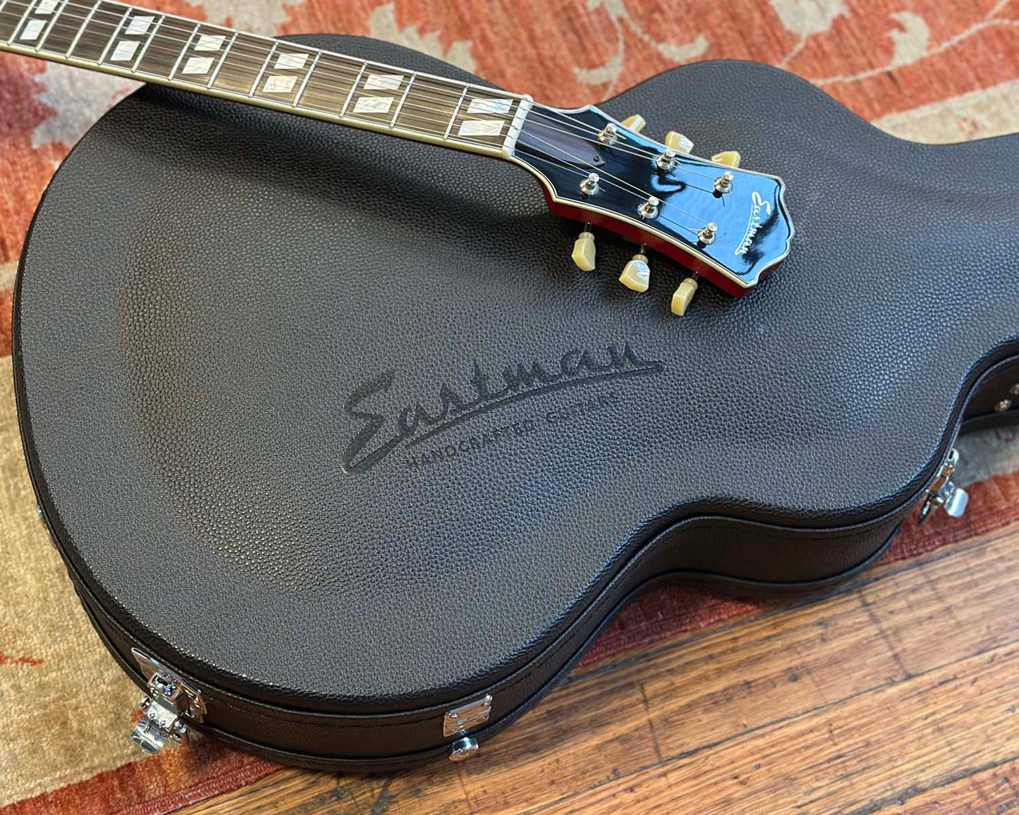 Eastman T486-RD Semi-Hollow Electric w/OHSC
