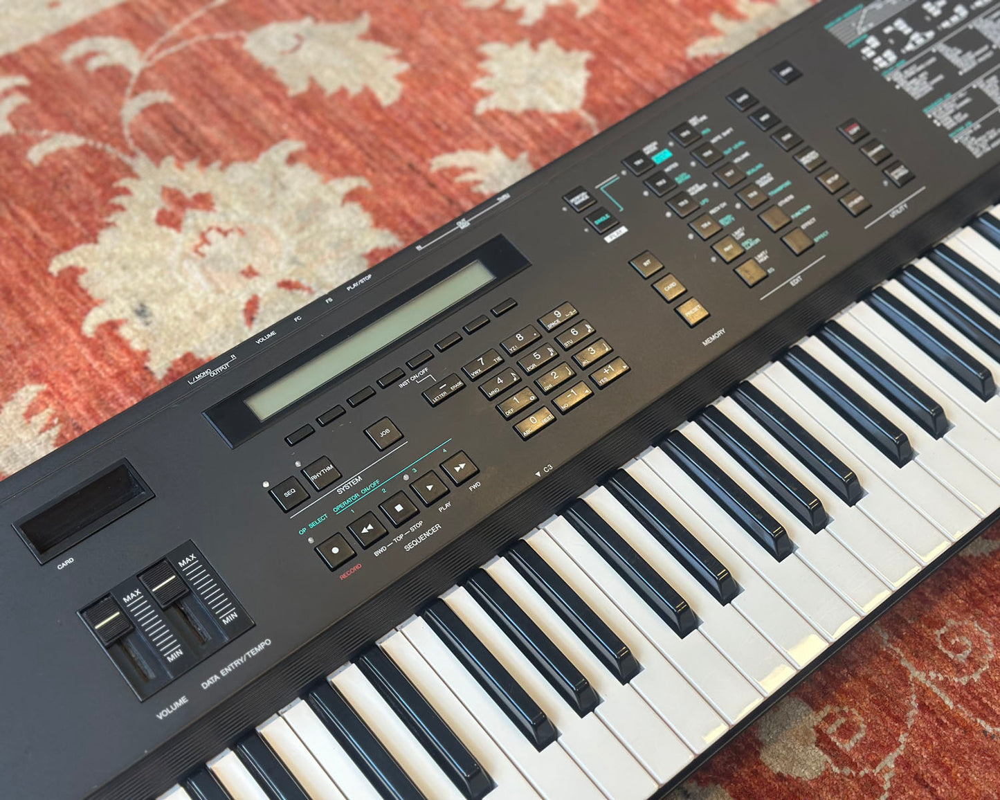 YAMAHA V50 4-Operator Digital FM Synthesizer Workstation