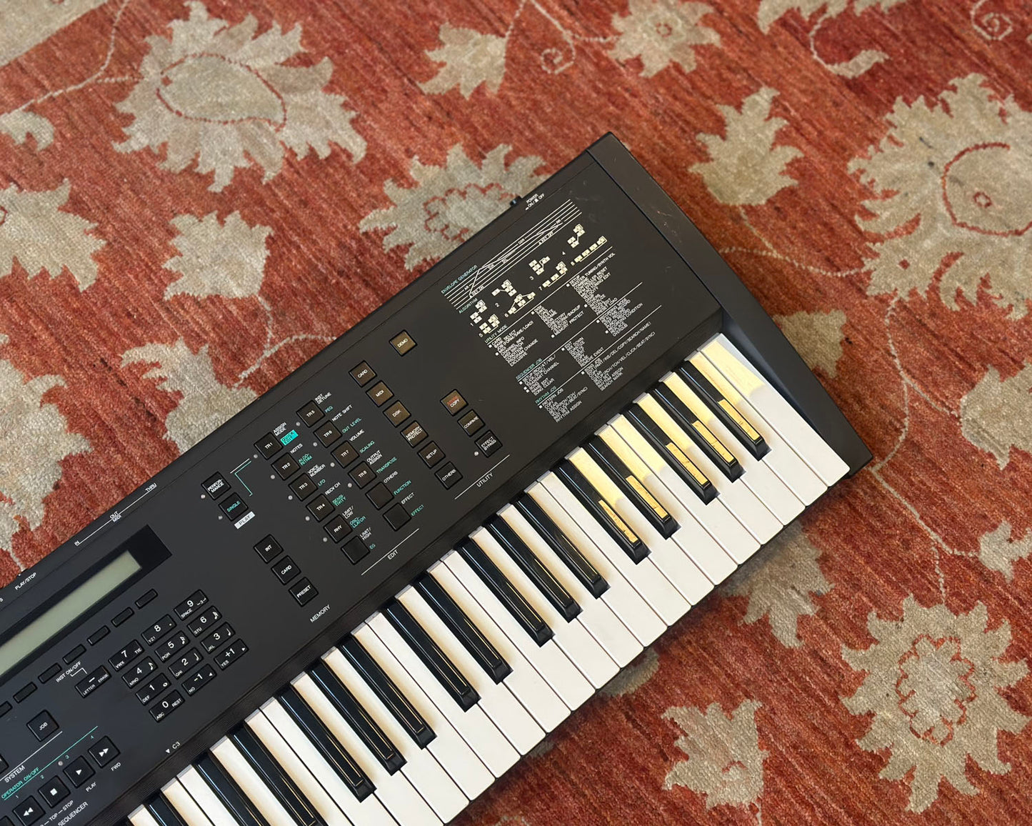 YAMAHA V50 4-Operator Digital FM Synthesizer Workstation