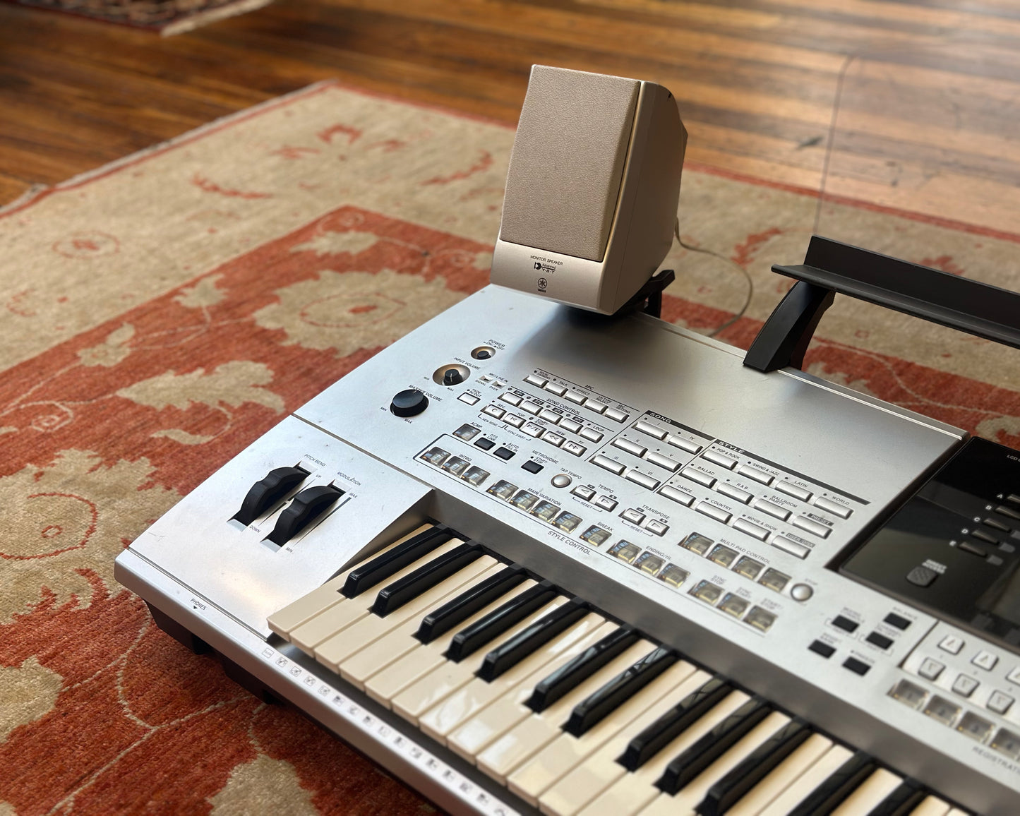 YAMAHA Tyros 1 61-key Arranger Workstation
